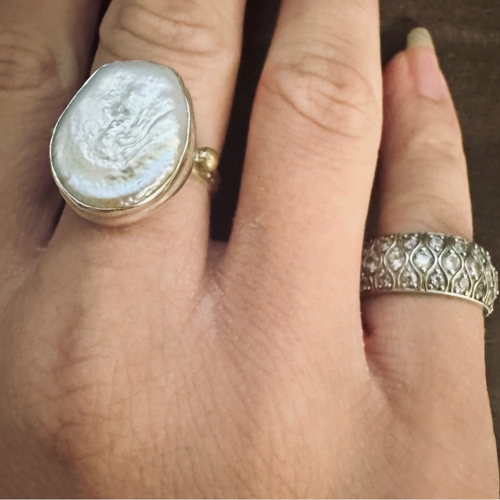 Elegant infinity ring